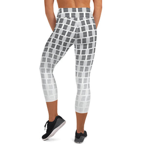 "I Campi da Pickleball©" Reverse Ombre Camouflage High Waisted Capris – a vibrant kaleidoscope of 15 shades of gray on a white background