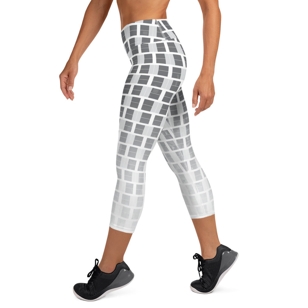 "I Campi da Pickleball©" Reverse Ombre Camouflage High Waisted Capris – a vibrant kaleidoscope of 15 shades of gray on a white background